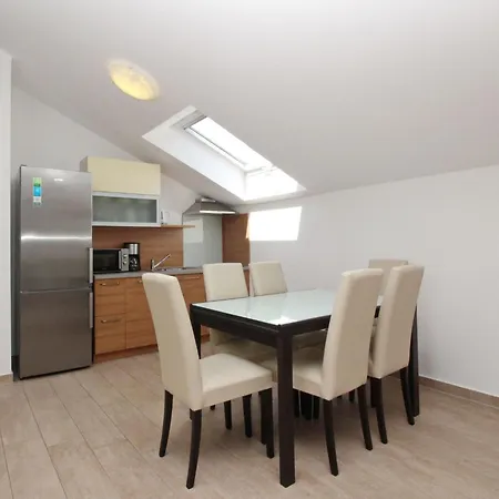In Mit Terrasse By Interhome Apartman