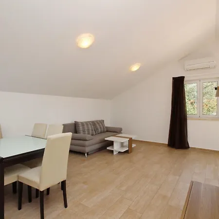 In Mit Terrasse By Interhome Apartman