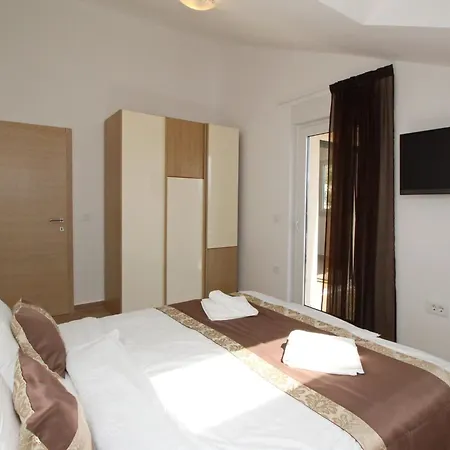 In Mit Terrasse By Interhome *