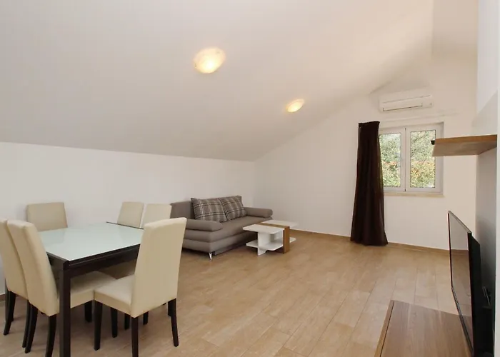 In Mit Terrasse By Interhome דירה