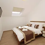 In Mit Terrasse By Interhome Διαμέρισμα Baška