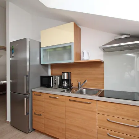 In Mit Terrasse By Interhome Daire *