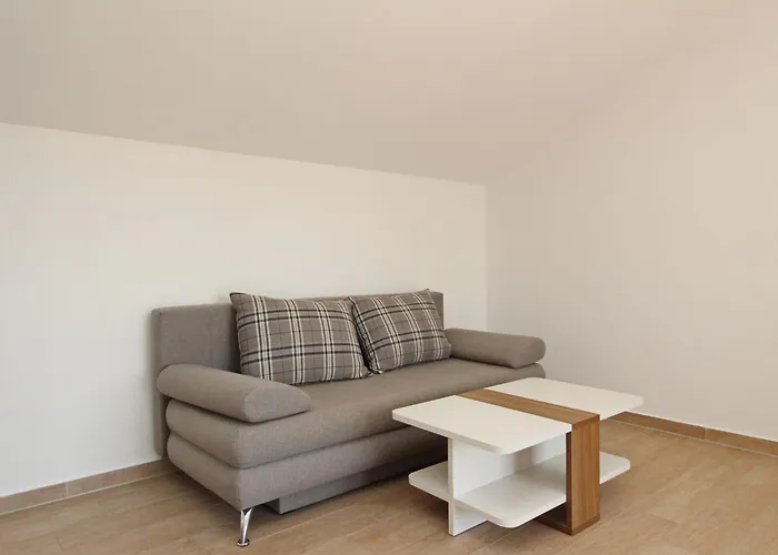 In Mit Terrasse By Interhome * バスカ